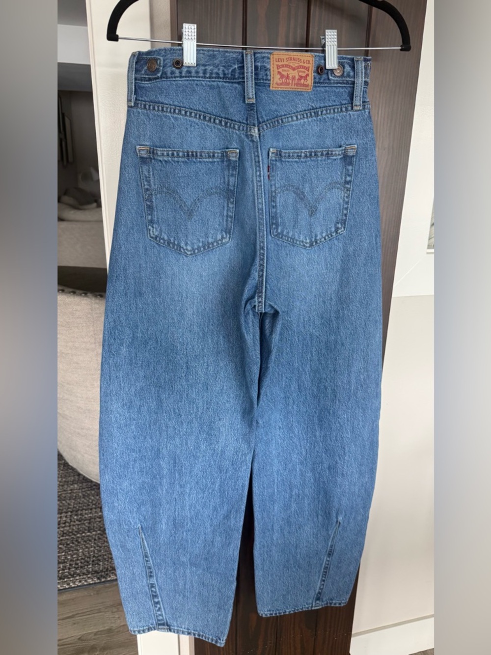 Levi’s Cinch Barrell Jeans, Size 26 - Picture 2 of 4